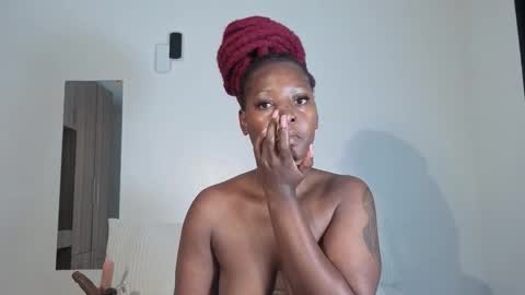 Snapshot of elegant_ebony chatting on 10/30/25, 02:57 Nika online show from 10/30/25, 02:57