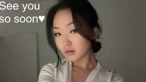 Snapshot of elegant_vibes chatting on 07/20/26, 10:39 Jess online show from 07/20/26, 10:39