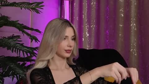 Eleine online show from 10/14/25, 10:21