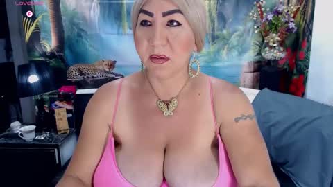 Snapshot of elektra_4_you chatting on 10/10/25, 12:15 XIOMY give LIKE on my page online show from 10/10/25, 12:15