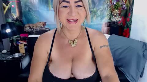 Snapshot of elektra_4_you chatting on 10/12/25, 12:04 XIOMY give LIKE on my page online show from 10/12/25, 12:04