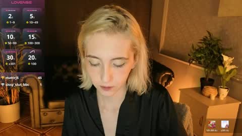 Snapshot of elen__moore chatting on 05/16/26, 06:32 Elen online show from 05/16/26, 06:32
