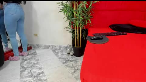 Snapshot of elena_and_derek chatting on 12/09/24, 12:30 Elena Derek online show from 12/09/24, 12:30