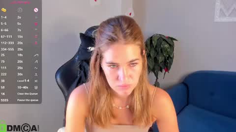Snapshot of elena_grace chatting on 08/05/26, 10:33 Jenny online show from 08/05/26, 10:33