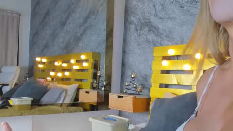 Elena online show from 02/23/25, 07:17