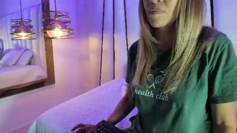 Snapshot of elena_mature chatting on 06/14/26, 06:54 Elena online show from 06/14/26, 06:54