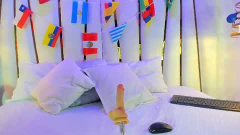 Snapshot of elena_mature chatting on 07/10/26, 07:05 Elena online show from 07/10/26, 07:05