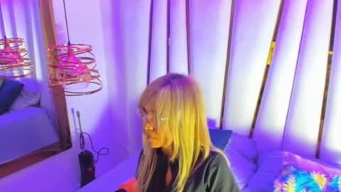 Snapshot of elena_mature chatting on 07/18/26, 07:06 Elena online show from 07/18/26, 07:06