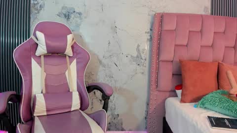 elena_wolff online show from 12/15/25, 11:47