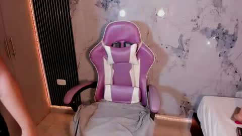 elena_wolff online show from 06/25/26, 11:59