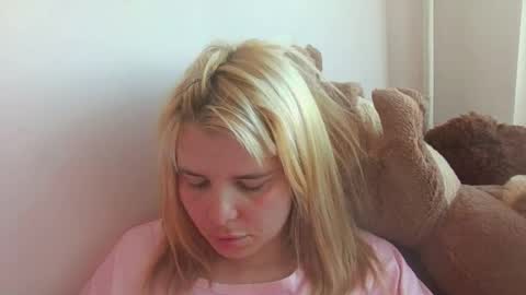Snapshot of elenaflirt chatting on 06/06/26, 04:33 Elena online show from 06/06/26, 04:33