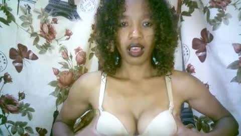 Snapshot of elenah0123 chatting on 12/17/25, 06:41 elenah013 online show from 12/17/25, 06:41