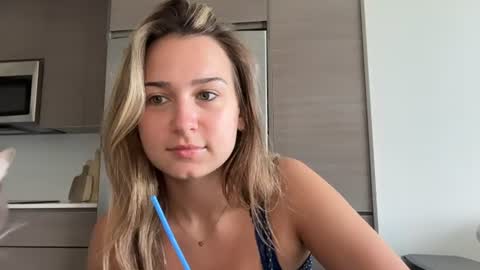 Elena online show from 06/30/26, 03:46