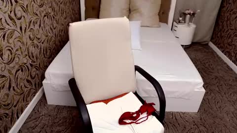 ElenaJuarez online show from 01/31/25, 11:35