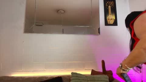 elenna_boobs_ online show from 10/01/25, 06:19