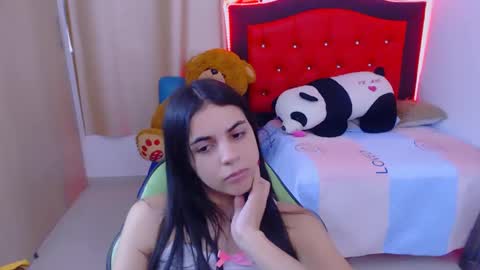 Snapshot of elenna_hotx chatting on 01/19/25, 08:19 agnes online show from 01/19/25, 08:19