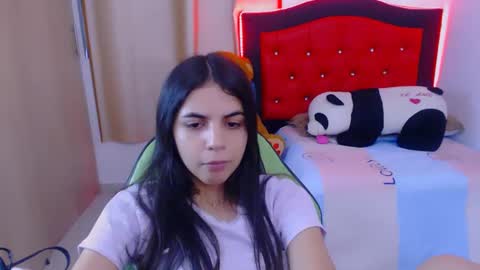 Snapshot of elenna_hotx chatting on 01/21/25, 10:51 agnes online show from 01/21/25, 10:51