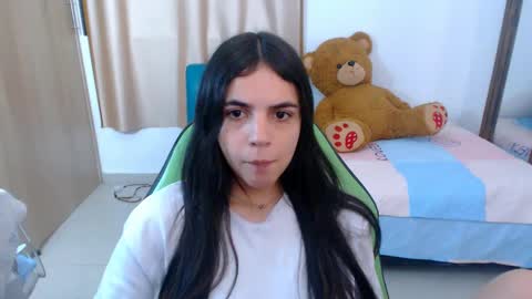Snapshot of elenna_hotx chatting on 03/10/25, 06:56 agnes online show from 03/10/25, 06:56