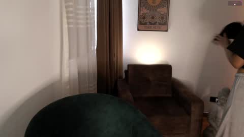 Snapshot of elenna_snow chatting on 12/16/24, 10:13 Elenna online show from 12/16/24, 10:13
