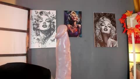Snapshot of eleonor_x chatting on 05/20/26, 09:21 Eleonor online show from 05/20/26, 09:21