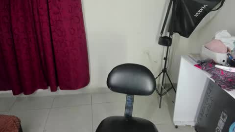 elettra_bennet online show from 10/28/25, 12:03