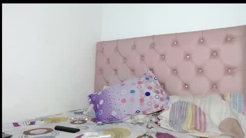 Snapshot of elettra_parisi19 chatting on 09/19/25, 09:15 elettra_parisi19 online show from 09/19/25, 09:15