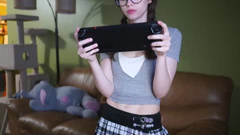 Snapshot of elfenemma chatting on 12/13/24, 10:55 Emma online show from 12/13/24, 10:55