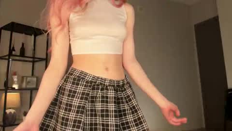 Elfie online show from 11/25/25, 06:13