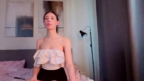 Elfie online show from 06/24/26, 05:17