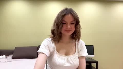 Mila online show from 02/25/26, 03:54