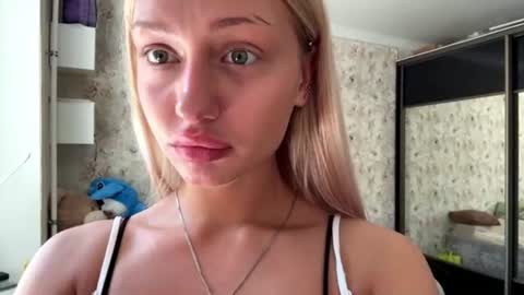 Snapshot of elfriededrewry chatting on 07/20/26, 10:39 Kate online show from 07/20/26, 10:39