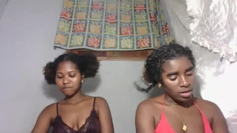 Snapshot of elia011 chatting on 11/04/25, 05:12 elia011 online show from 11/04/25, 05:12