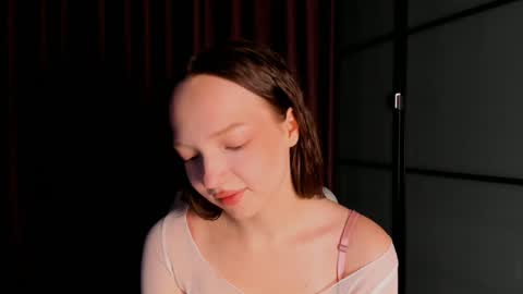 Snapshot of elianareynolds chatting on 12/07/24, 03:04 Ella online show from 12/07/24, 03:04