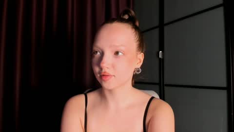 Snapshot of elianareynolds chatting on 12/10/24, 04:02 Ella online show from 12/10/24, 04:02