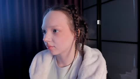Snapshot of elianareynolds chatting on 12/14/24, 10:02 Ella online show from 12/14/24, 10:02