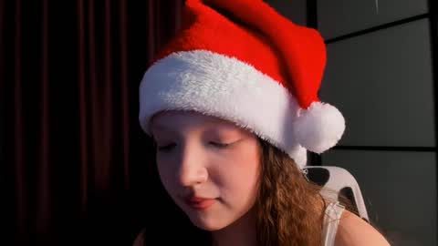 Snapshot of elianareynolds chatting on 12/20/24, 06:40 Ella online show from 12/20/24, 06:40