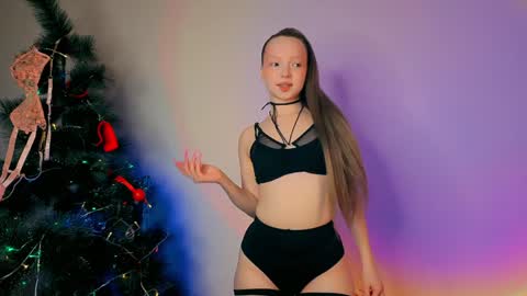 Snapshot of elianareynolds chatting on 12/24/24, 04:33 Ella online show from 12/24/24, 04:33