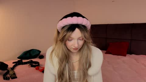 Snapshot of elianareynolds chatting on 01/15/25, 06:12 Ella online show from 01/15/25, 06:12