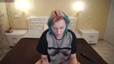 Luna online show from 10/05/25, 09:02