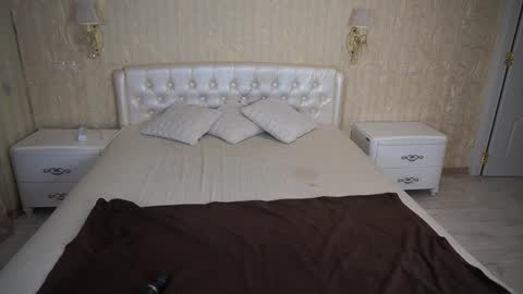 Luna online show from 12/04/25, 10:51