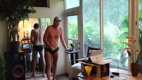 Snapshot of eliberator chatting on 10/05/25, 07:01 eliberator online show from 10/05/25, 07:01