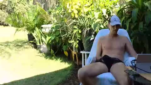 Snapshot of eliberator chatting on 10/31/25, 05:58 eliberator online show from 10/31/25, 05:58