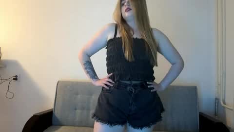 Snapshot of elidiaguariglia chatting on 05/06/26, 09:09 Louise online show from 05/06/26, 09:09