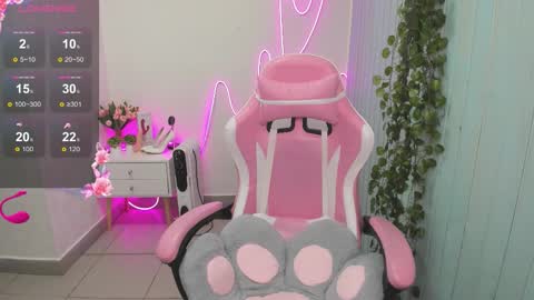 elieiza_xo online show from 11/14/25, 10:14