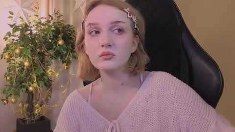 Ellie online show from 12/18/25, 05:24