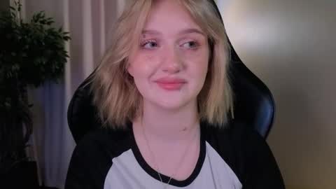 Ellie online show from 03/12/26, 05:46