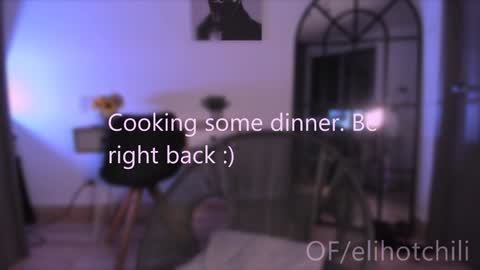 Snapshot of elihotchili chatting on 01/16/25, 01:37 Eli online show from 01/16/25, 01:37