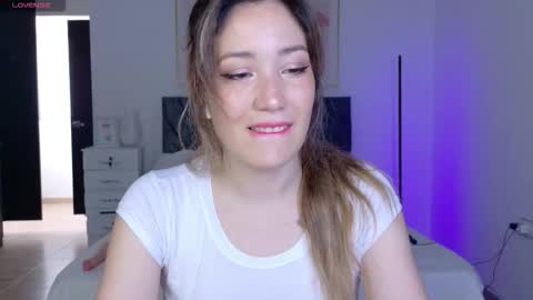 eliiih_ online show from 09/17/25, 05:58