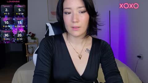 eliiih_ online show from 10/18/25, 03:31