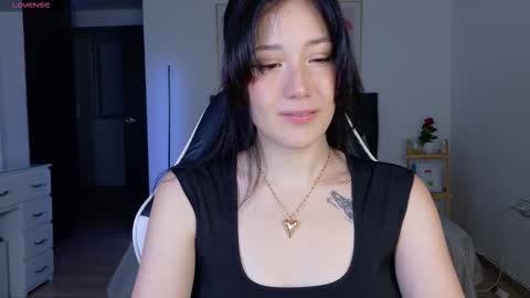 eliiih_ online show from 10/27/25, 03:32